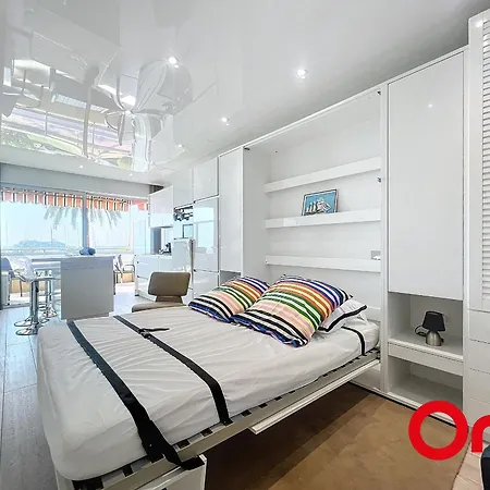Appartement Renove Avec Terrasse, Climatisation Et Parking A - Fr-1-647-42 *